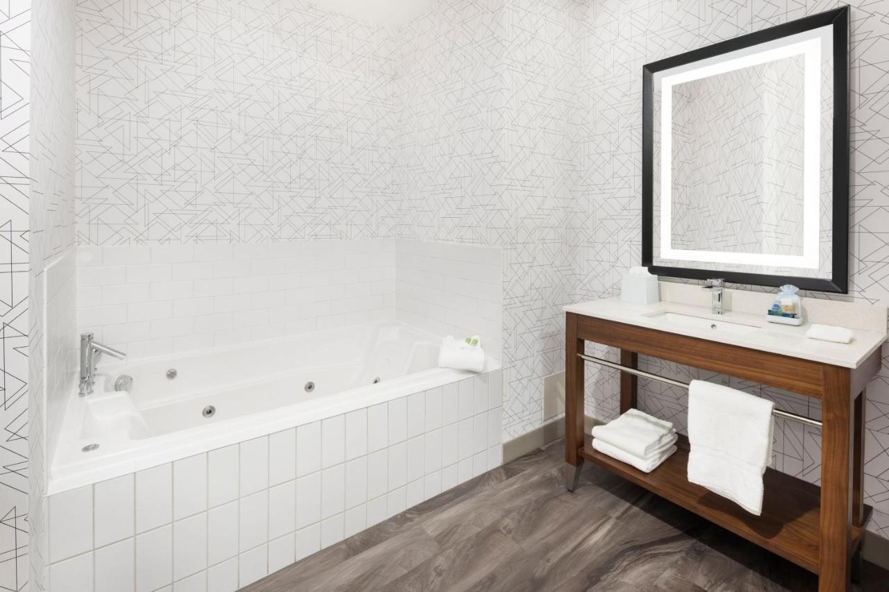Four Points By Sheraton Airport Calgary