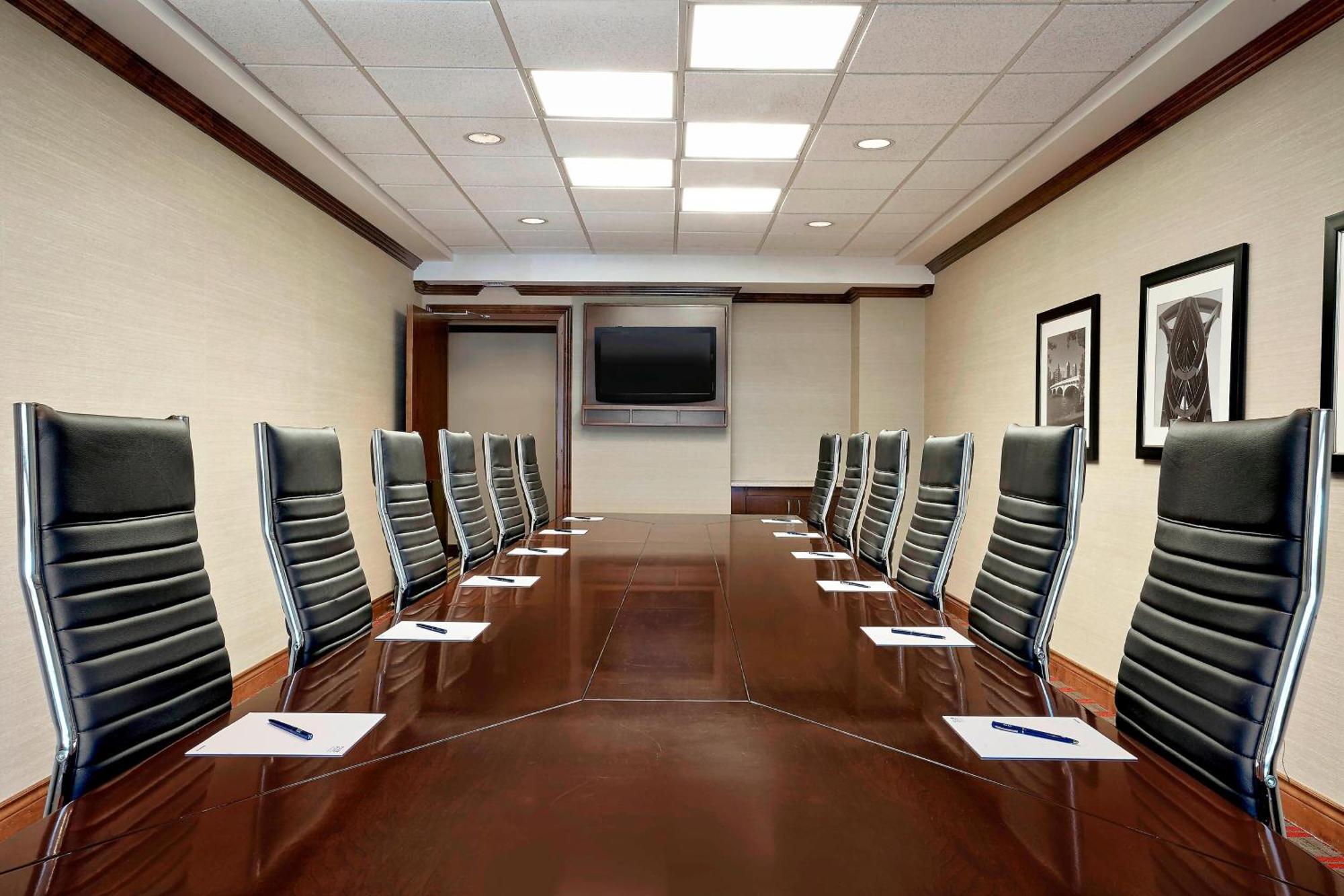 Hotel Four Points By Sheraton Airport 4*